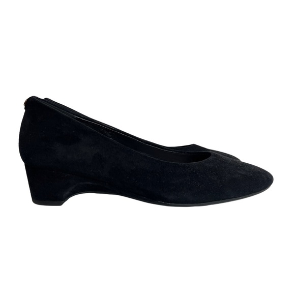 Taryn Rose
Babs Suede Demi-Wedge Comfort Pumps Black Suede - Picture 5 of 10